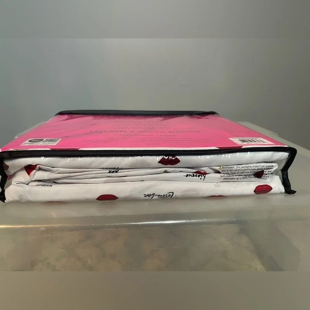 NWT Betsey Johnson Love Lips Twin Sheet Set Red White Kiss Print Dorm Bedding